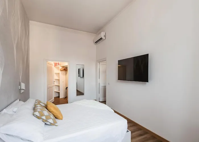 The Rent - Three-room Near Lungotevere Appartement