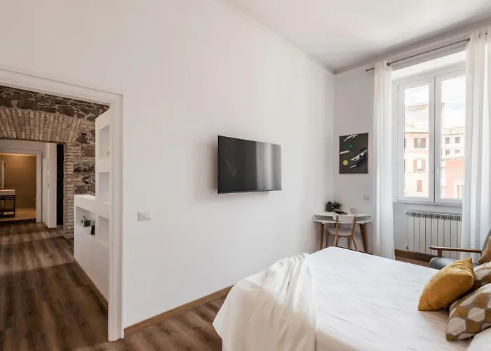 The Rent - Three-room Near Lungotevere