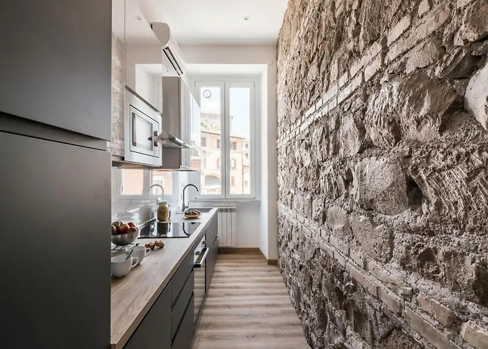 The Rent - Three-room Near Lungotevere Rome